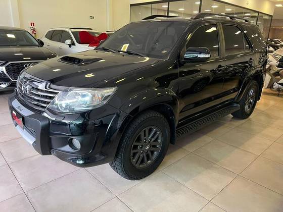 TOYOTA HILUX SW4 3.0 SRV 4X4 7 LUGARES 16V TURBO INTERCOOLER DIESEL 4P AUTOMÁTICO